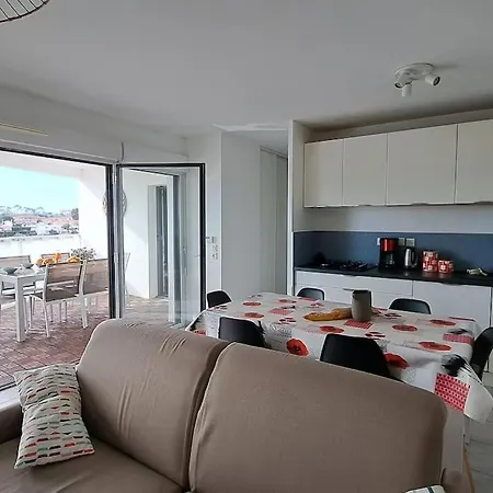 Apartment T4 Classe 3 Etoiles, Centre, Au Calme, Parkings
