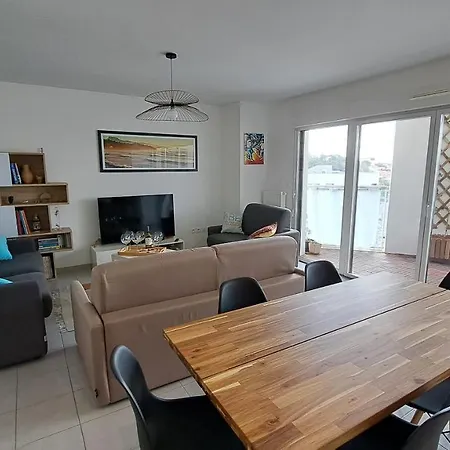 T4 Classe 3 Etoiles, Centre, Au Calme, Parkings Apartment *
